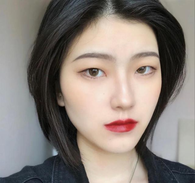 单眼皮的妆容