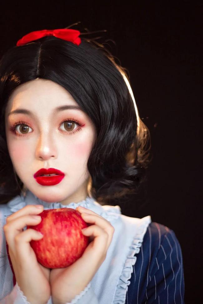 白雪公主的妆容-第6张图片-古都长安汉服妆造体验馆