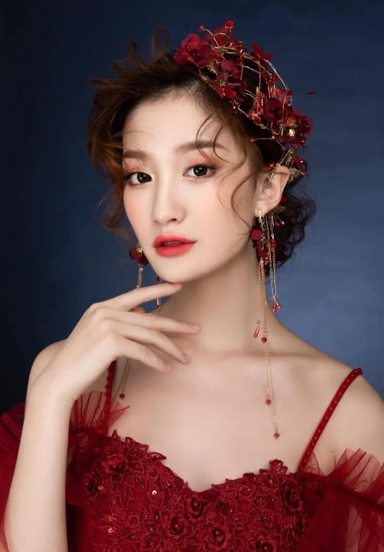 新娘妆容教程-第3张图片-古都长安汉服妆造体验馆