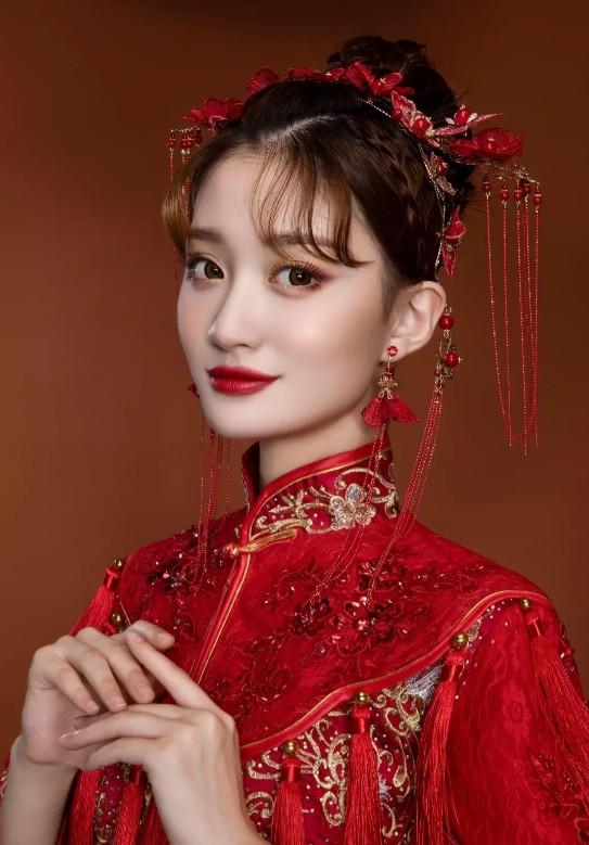 新娘妆容教程-第5张图片-古都长安汉服妆造体验馆