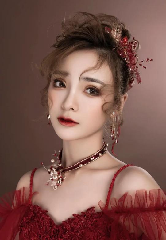 新娘妆容教程-第7张图片-古都长安汉服妆造体验馆