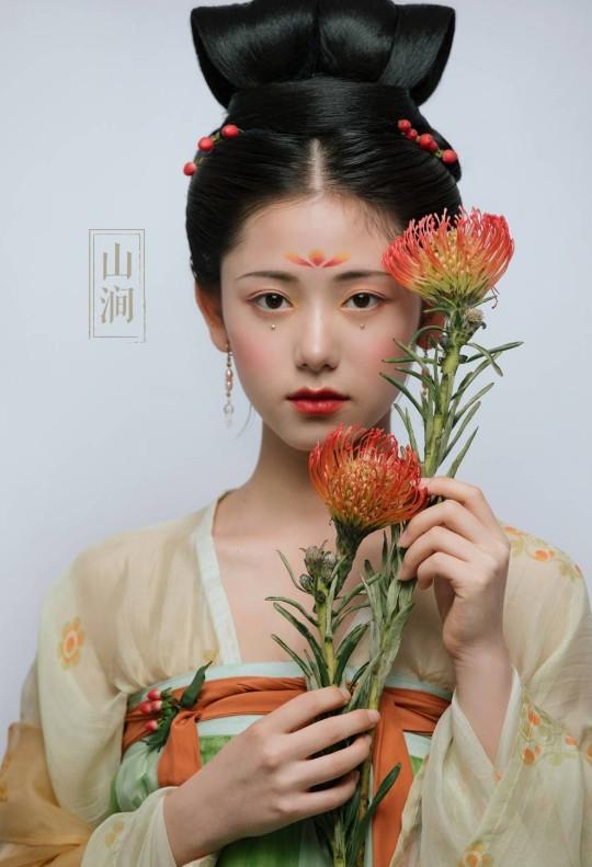汉服的妆容-第23张图片-古都长安汉服妆造体验馆
