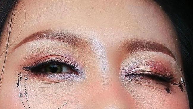 吸血鬼的妆容-第5张图片-古都长安汉服妆造体验馆