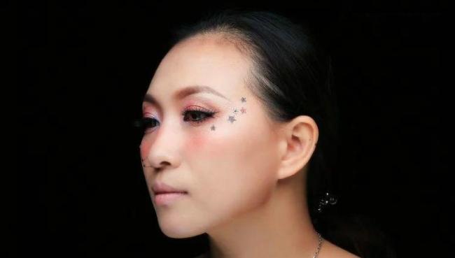 吸血鬼的妆容-第9张图片-古都长安汉服妆造体验馆