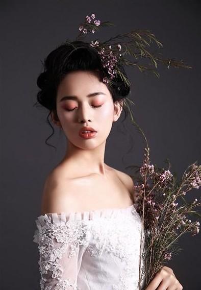 伴娘的妆容-第1张图片-古都长安汉服妆造体验馆