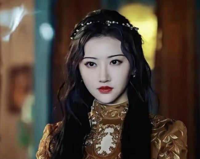 旗袍妆容特点-第5张图片-古都长安汉服妆造体验馆