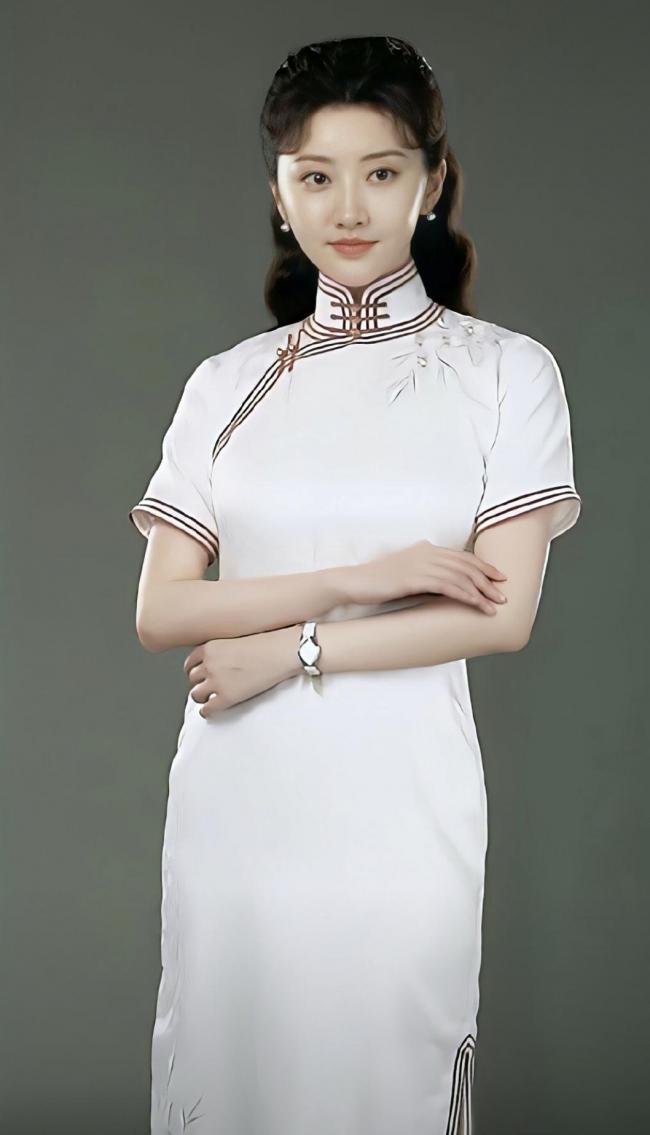 旗袍妆容特点-第11张图片-古都长安汉服妆造体验馆