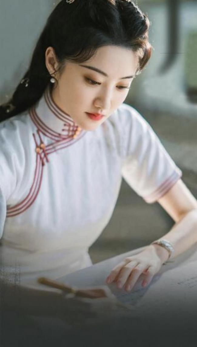 旗袍妆容特点-第12张图片-古都长安汉服妆造体验馆