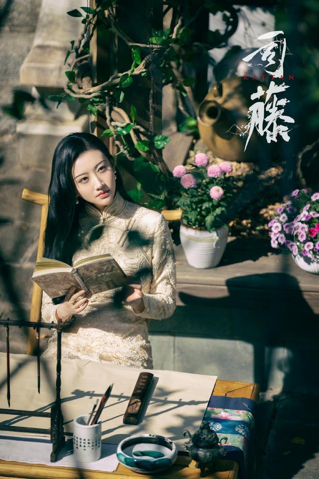 旗袍妆容特点-第13张图片-古都长安汉服妆造体验馆