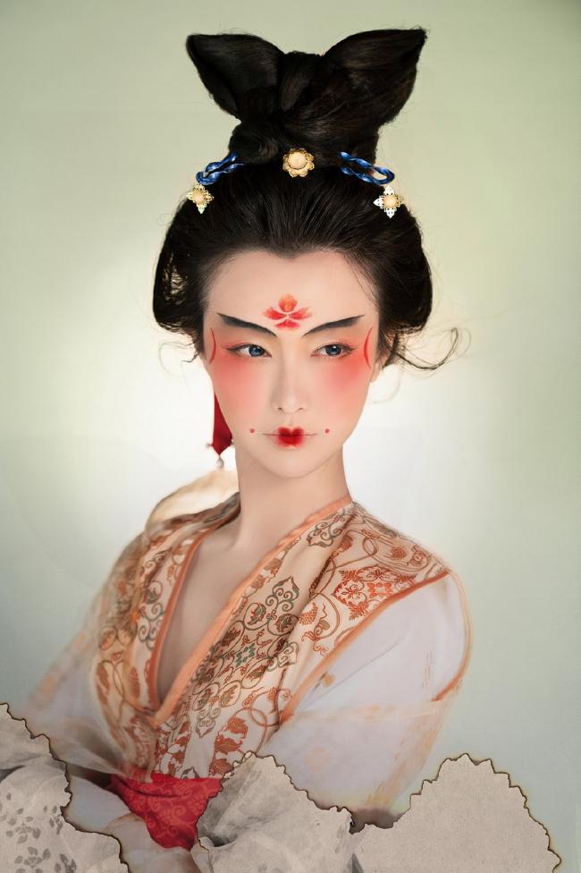 唐朝妆容特点-第8张图片-古都长安汉服妆造体验馆