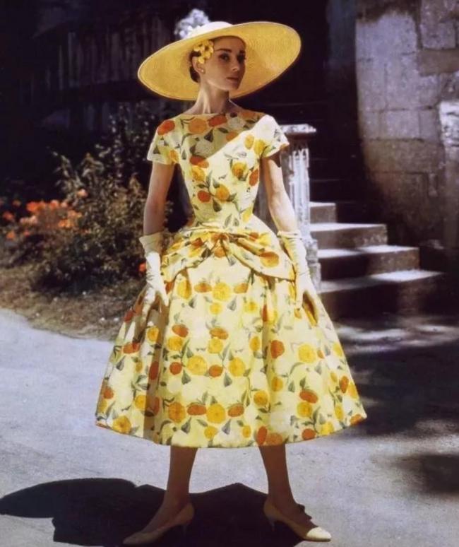 赫本妆容特点-第1张图片-古都长安汉服妆造 赫本妆容特点-第1张图片-古都长安汉服妆造