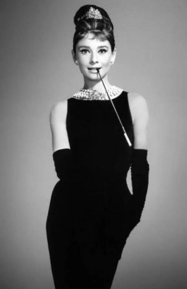 赫本妆容特点-第4张图片-古都长安汉服妆造 赫本妆容特点-第4张图片-古都长安汉服妆造