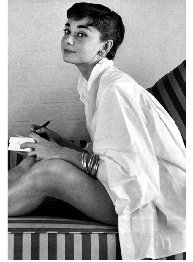 赫本妆容特点-第13张图片-古都长安汉服妆造 赫本妆容特点-第13张图片-古都长安汉服妆造