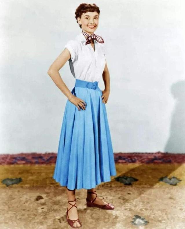 赫本妆容特点-第12张图片-古都长安汉服妆造 赫本妆容特点-第12张图片-古都长安汉服妆造