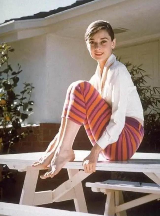 赫本妆容特点-第18张图片-古都长安汉服妆造 赫本妆容特点-第18张图片-古都长安汉服妆造