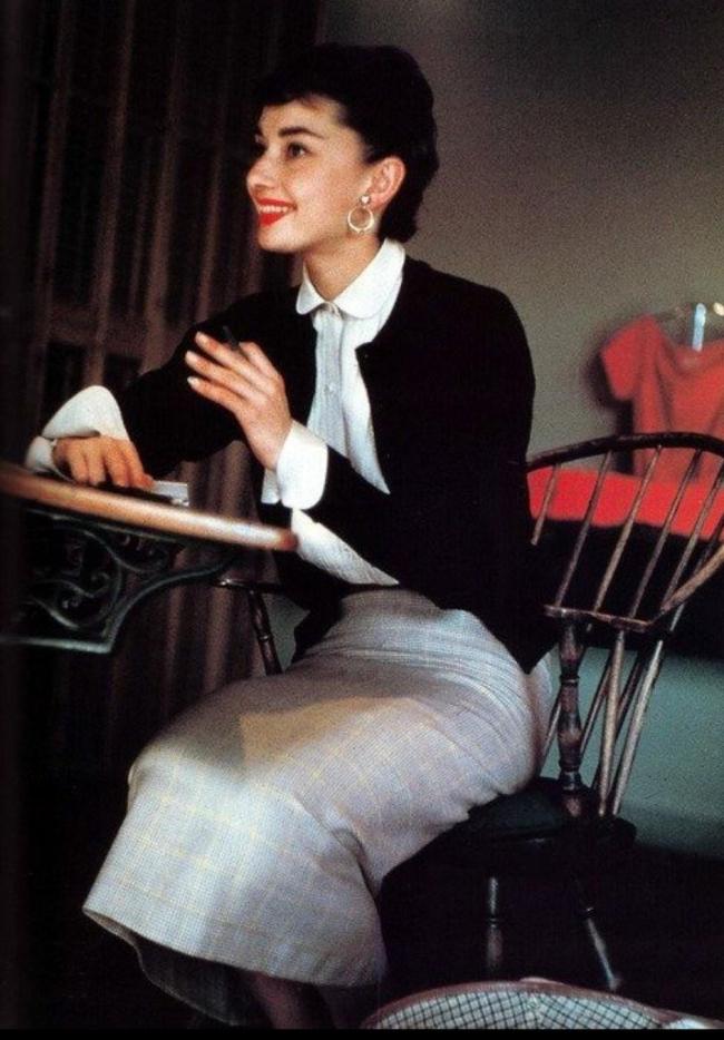 赫本妆容特点-第19张图片-古都长安汉服妆造 赫本妆容特点-第19张图片-古都长安汉服妆造