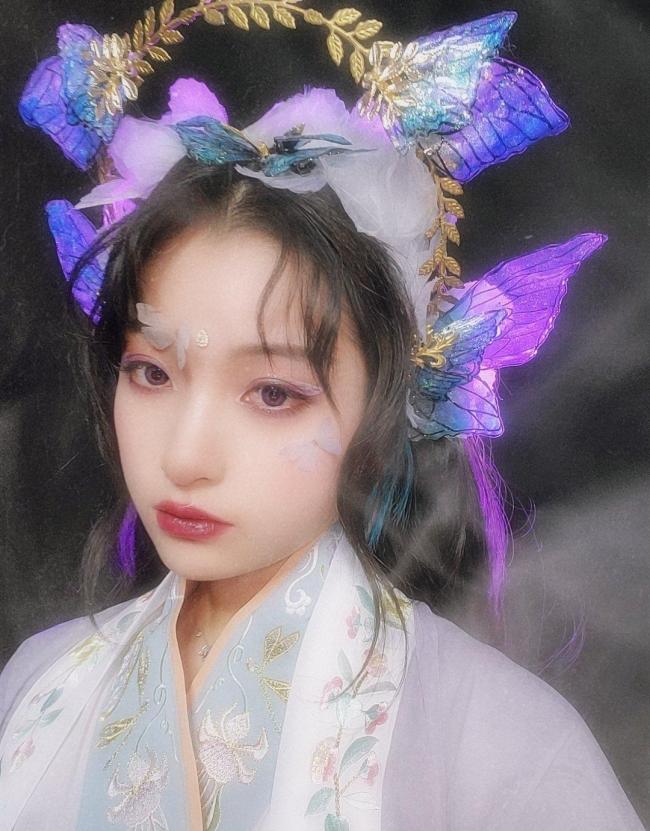 女生舞台妆蝴蝶-第1张图片-古都长安汉服妆造体验馆