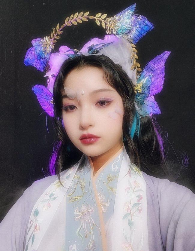 女生舞台妆蝴蝶-第3张图片-古都长安汉服妆造体验馆