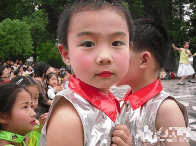 幼儿园男生舞台妆-第3张图片-古都长安汉服妆造体验馆
