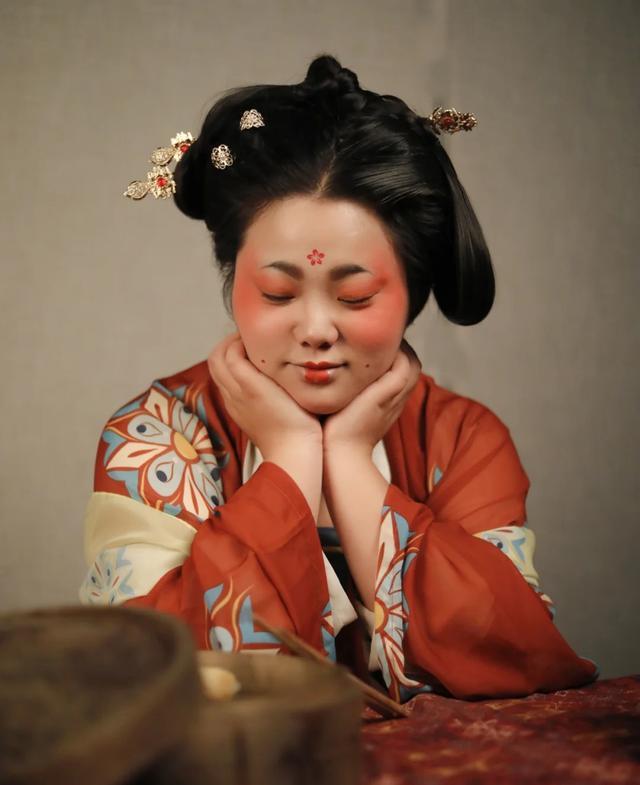 复古桃花妆-第3张图片-古都长安汉服妆造体验馆