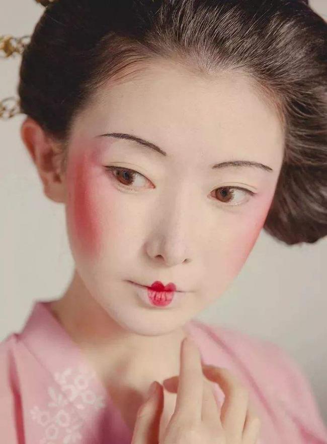 胭脂古法桃花妆-第11张图片-古都长安汉服妆造体验馆