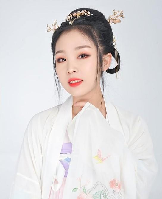 桃花妆怎么画-第9张图片-古都长安汉服妆造体验馆 桃花妆怎么画-第9张图片-古都长安汉服妆造体验馆
