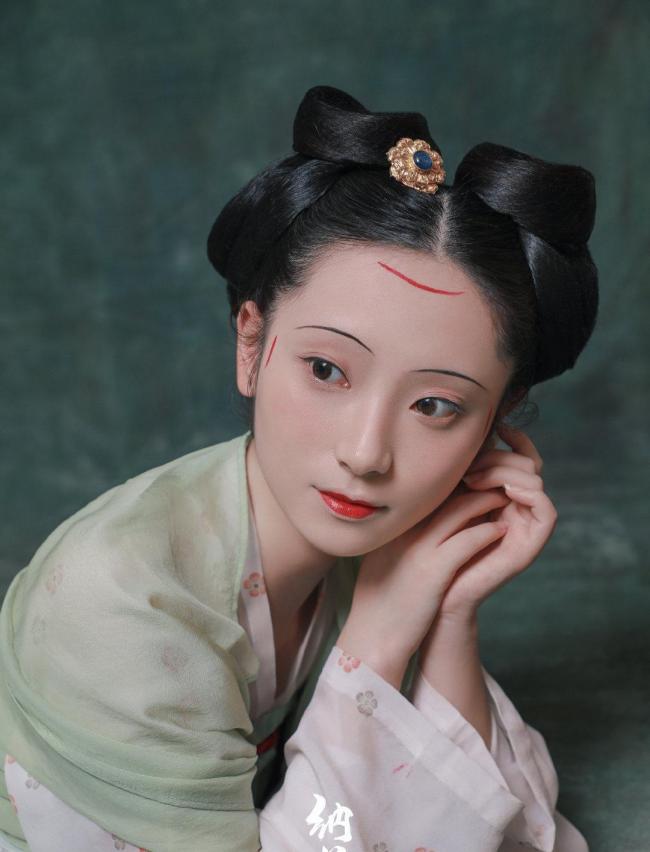 唐朝妆面-第3张图片-古都长安汉服妆造体验馆
