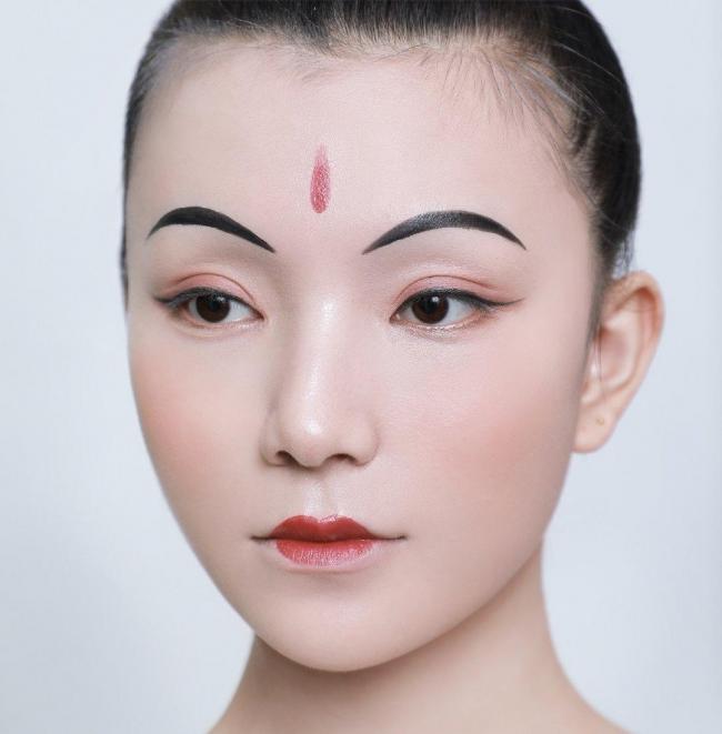 唐朝妆面-第5张图片-古都长安汉服妆造体验馆