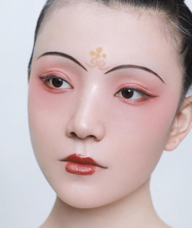 唐朝妆面-第15张图片-古都长安汉服妆造体验馆