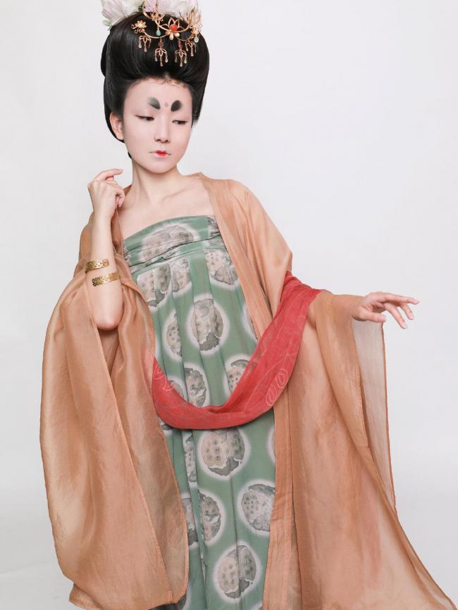 唐朝妆面-第31张图片-古都长安汉服妆造体验馆