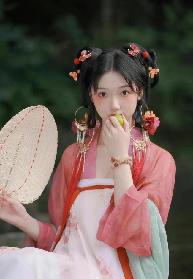 汉服妆图片-第16张图片-古都长安汉服妆造体验馆