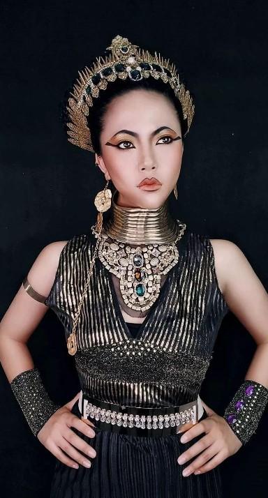 艳后妆面-第3张图片-古都长安汉服妆造体验馆