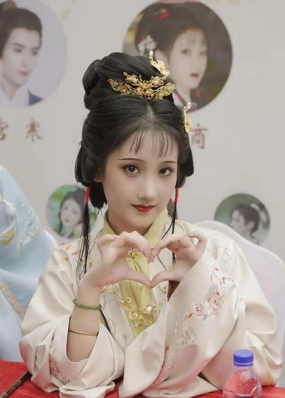 汉服妆图片-第19张图片-古都长安汉服妆造体验馆
