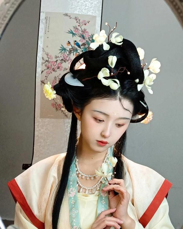 汉服妆图片-第21张图片-古都长安汉服妆造体验馆