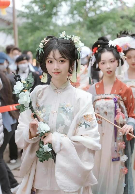 汉服妆图片-第26张图片-古都长安汉服妆造体验馆