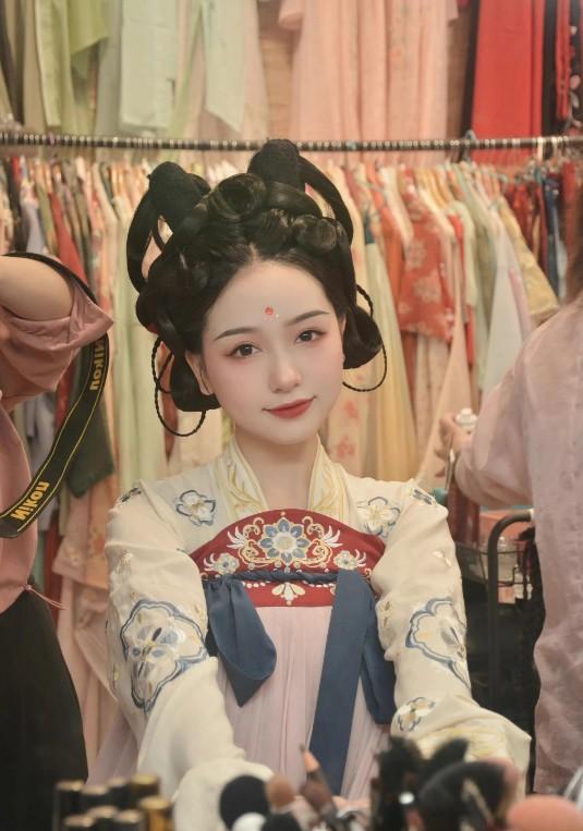 汉服妆图片-第34张图片-古都长安汉服妆造体验馆
