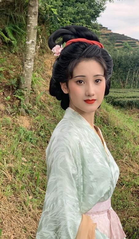 汉服妆图片-第33张图片-古都长安汉服妆造体验馆