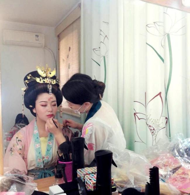 杨玉环妆前妆后图片-第4张图片-古都长安汉服妆造体验馆