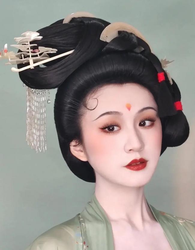 汉服妆造-第5张图片-古都长安汉服妆造体验馆 汉服妆造-第5张图片-古都长安汉服妆造体验馆