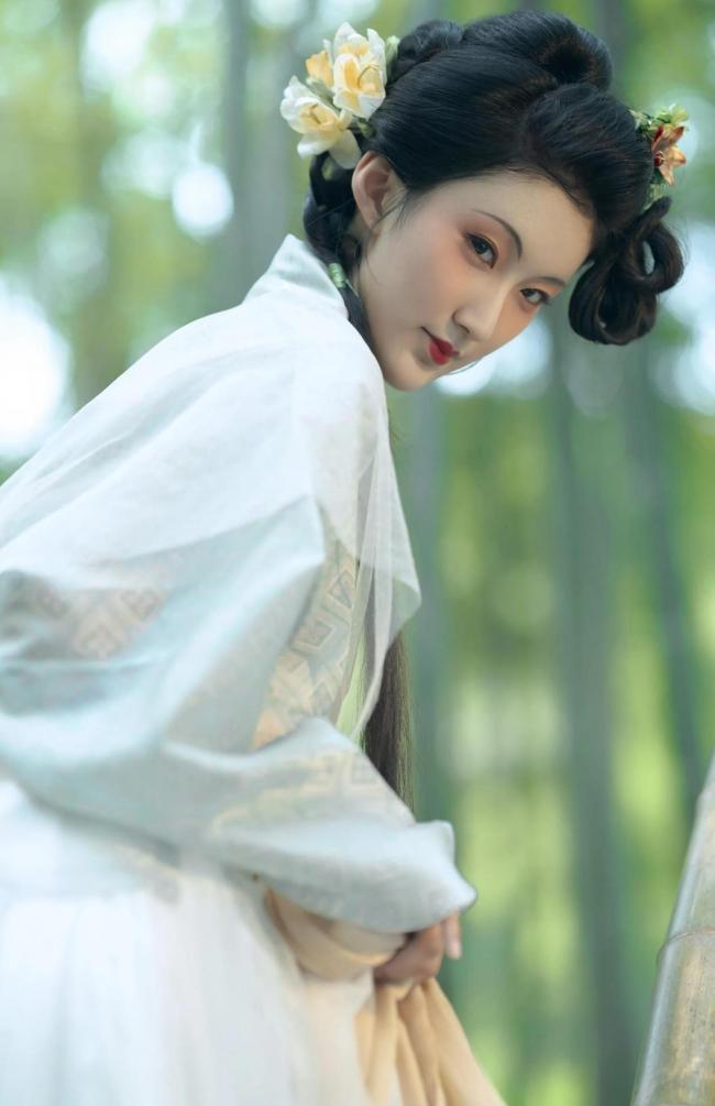 中式服装妆造-第3张图片-古都长安汉服妆造体验馆 中式服装妆造-第3张图片-古都长安汉服妆造体验馆