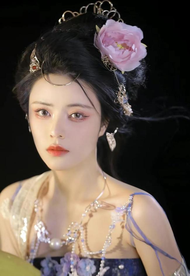 中式服装妆造-第2张图片-古都长安汉服妆造体验馆 中式服装妆造-第2张图片-古都长安汉服妆造体验馆