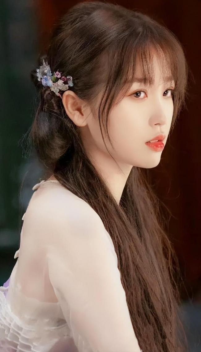 齐胸襦裙妆造-第1张图片-古都长安汉服妆造体验馆