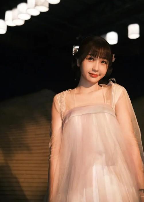 齐胸襦裙妆造-第3张图片-古都长安汉服妆造体验馆