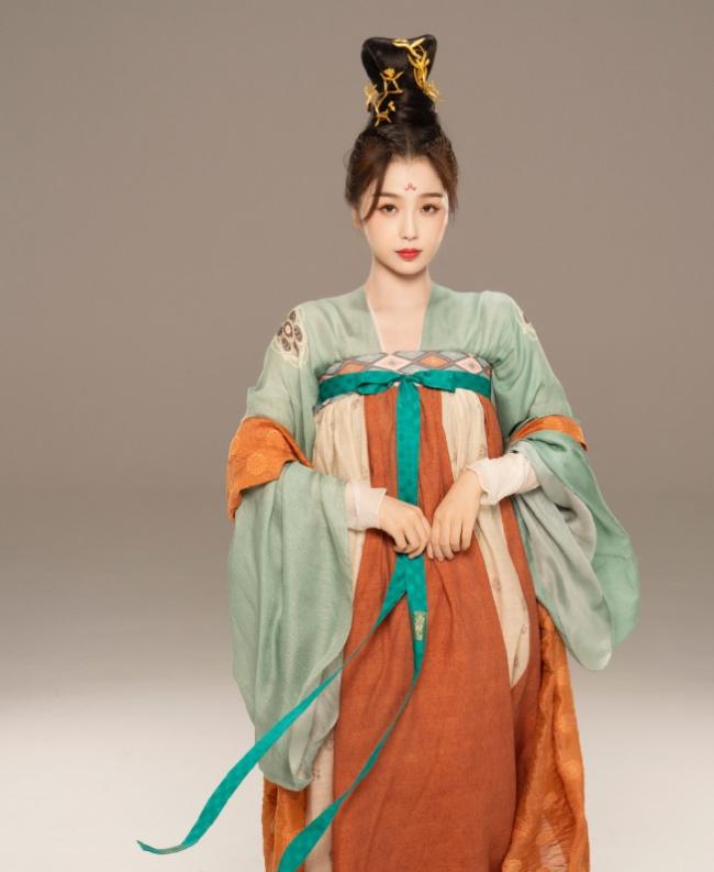 齐胸襦裙妆造-第8张图片-古都长安汉服妆造体验馆