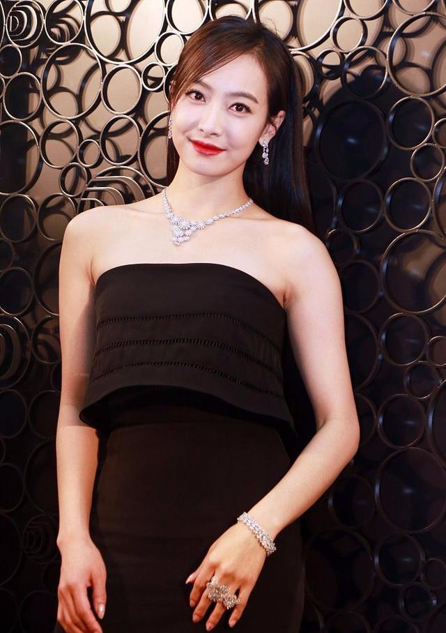 抹胸怎么穿-第2张图片-古都长安汉服妆造体验馆