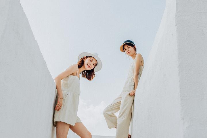 闺蜜拍照姿势-第6张图片-古都长安汉服妆造体验馆