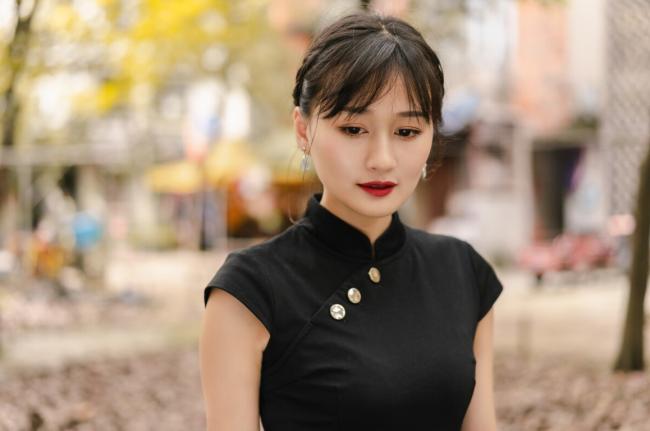 女生拍照姿势-第3张图片-古都长安汉服妆造