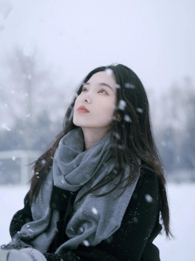 雪地拍照姿势大全-第2张图片-古都长安汉服妆造