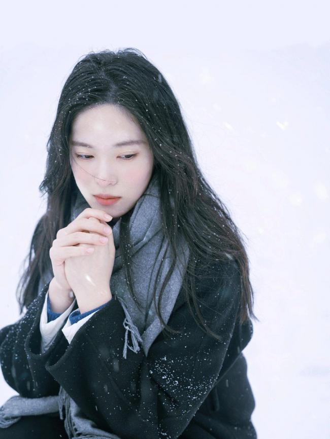 雪地拍照姿势大全-第3张图片-古都长安汉服妆造