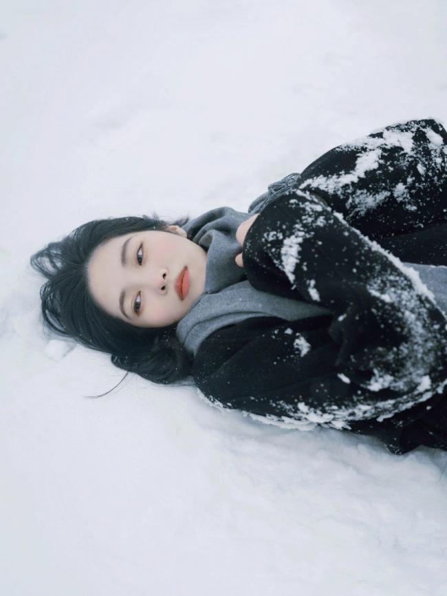 雪地拍照姿势大全-第4张图片-古都长安汉服妆造